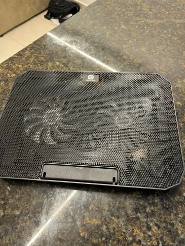 SUPORTE PARA NOTEBOOK COM REFRIGERAÇÃO E COM BASE DE REGULAGEM DE ALTURA