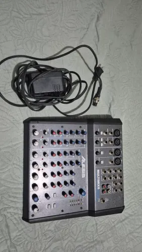Mesa de som Alesis Multimix 8 USB grava multipista