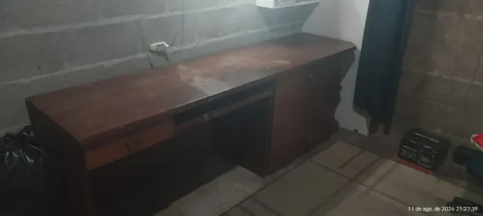 Uma mesa usada