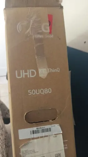 Tv led LG 50 4k com defeito na tela na caixa