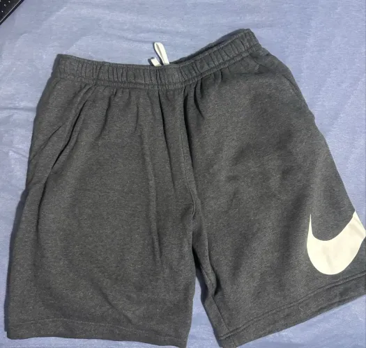 Bermuda Nike cinza
