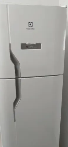 Geladeira dúplex frostfree semi nova 