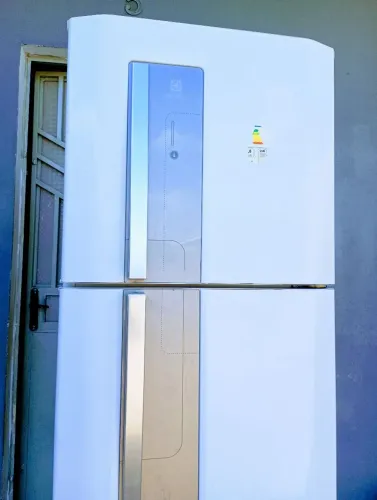 Geladeira Electrolux funcionando perfeitamente vem conservada FROST FREE nenhum defeito