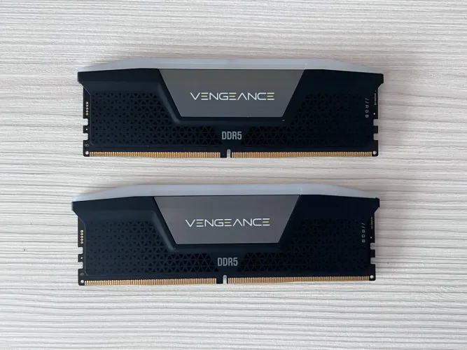 Memória RAM DDR5 32Gb 2x16 5600MHz Corsair Vengeance RGB