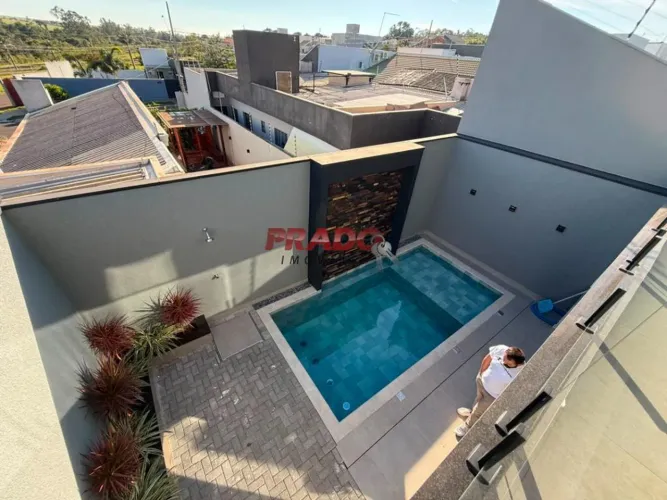 Sobrado à venda em Maringá, Jardim Munique, com 4 quartos, com 261 m²