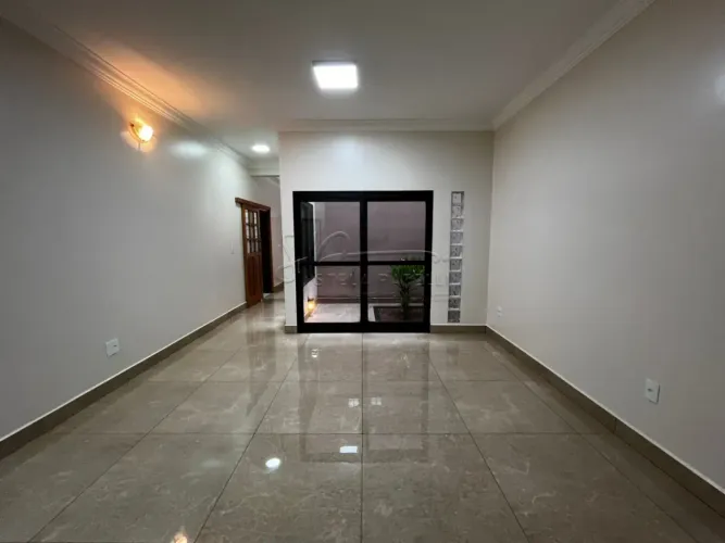 Casa Sobrado de 249m² com 03 quartos sendo 01 suíte para locação e venda - Nova Ribeirânia