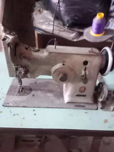 Máquina de costura industrial reta e Zig zag