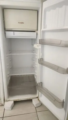 Geladeira/ defeito para revenda aceito troca