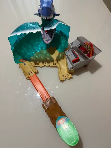 Pista Hot Wheels Ataque do Tubarão