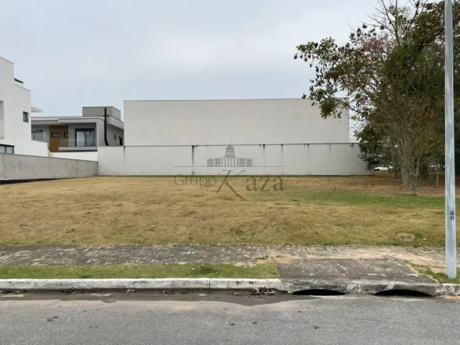 Oportunidade - Terreno em Condomínio - Jardim do Golfe - 711m².