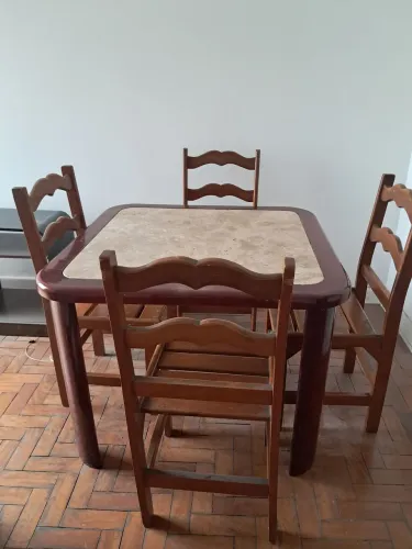 Mesa e 4 cadeiras