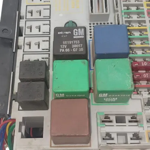 Caixa Fusiveis Original Gm Vectra Cd 2.0 16 V 1997  *