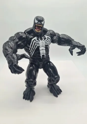 Boneco Venom 40cm Disney Store