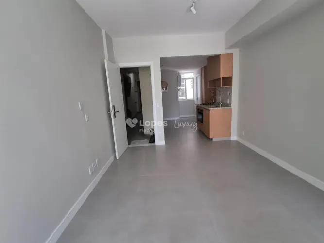 Apartamento de 2 quartos, sendo uma suite no Leblon