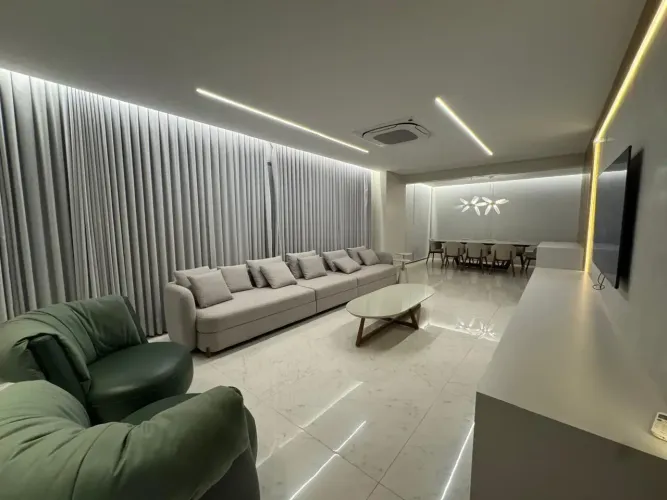 Apartamento mobiliado para aluguel, com 3 suítes repletas em armários
