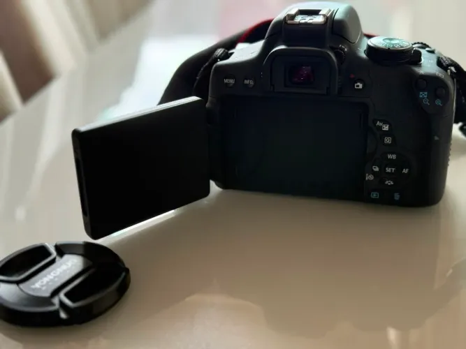 Máquina fotográfica Canon EOS T6i 