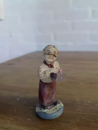 estatueta bibelô velhinha senhora vovó antigo Antiquario vintage decoração colecionador