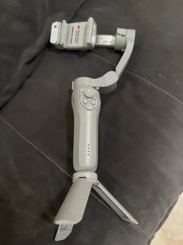 estabilizador gimbal DJI Osmo Mobile SE, um suporte portatil de 3 eixos para smartphones