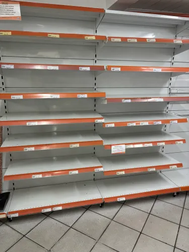 Gôndolas  de  de  aço galvanizado  branca  com prateleira  para sua loja .