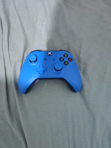 Controle Xbox one a azul com defeito antena quebrada