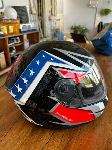 Vendo capacete de moto (nunca usado)