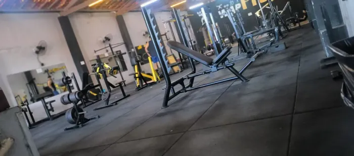 Oportunidade!!!! Academia completa com 25 máquinas + 3 esteiras