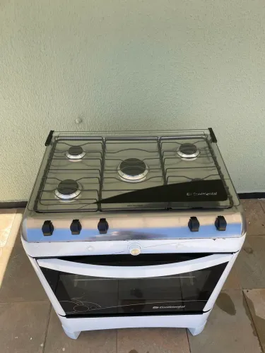 Vendo fogão 5 bocas continental branco usado.
