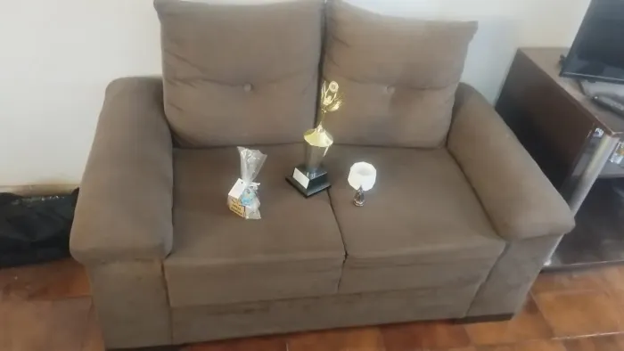 Vendo 2 sofá de 2 lugares