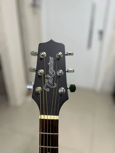 Violão Takamine ED4DC acompanha capa