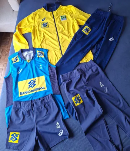 Agasalho e uniforme de treino da Seleção de Voleibol.