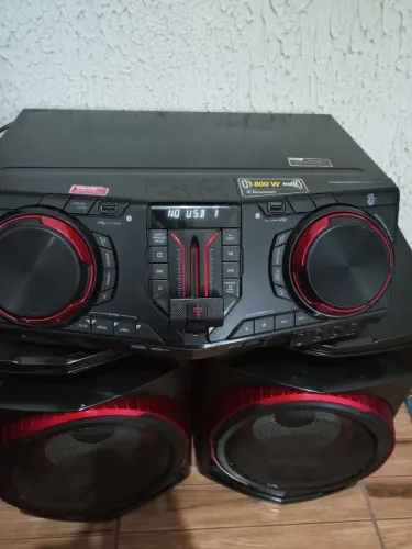 Vendo som LG 1.800W de potência bem conservado funcionando perfeitamente $800