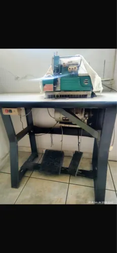Máquina Overloque Industrial Yamata com Mesa e Motor 