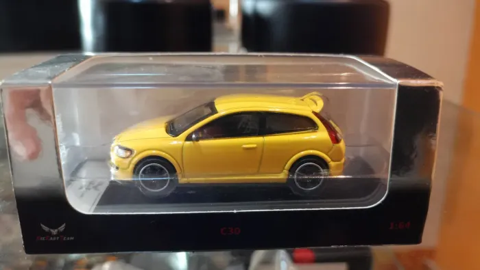 Miniatura premium 1/64 Team Die Cast