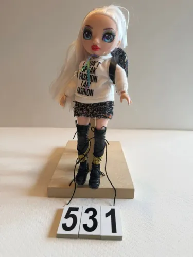 RAINBOW HIGH JUNIOR HIGH AMAYA RAINE FASHION DOLL