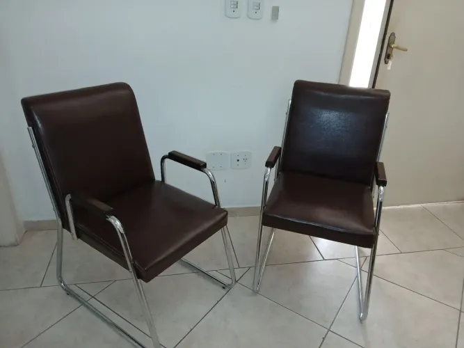 MÓVEIS PARA ESCRITÓRIO EM EXCELENTE ESTADO