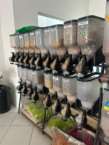 3 DISPENSER/ EXPOSITOR RAÇÃO