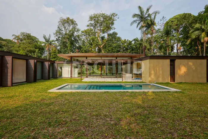Condomínio Chácara Flora. Casa NovaTérrea moderna de vidro
