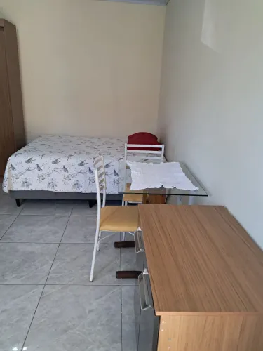 Kitnet toda mobiliada com luz água e gás incluso 