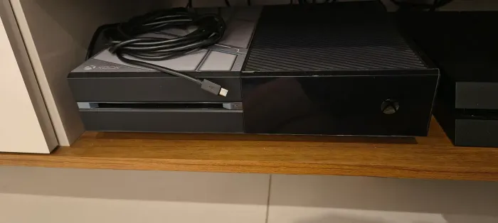 Xbox One Fat SSD 500GB + Kinect + 2 Controles + 4 Jogos (Revisado!)