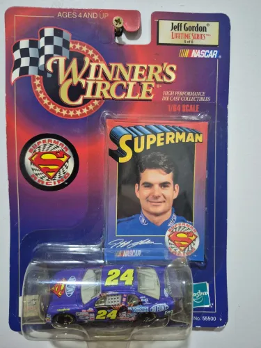 Miniatura NASCAR Jeff Gordon #24 Superman 1/64 Winner?s Circle