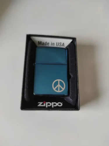 Isqueiro Zippo Peace on the side