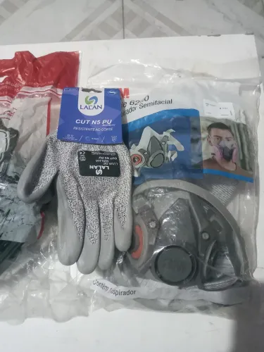 Kit segurança máscara, abafador e luva.