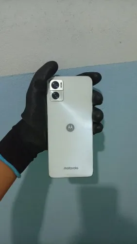 Vendo celular, Motorola E22 