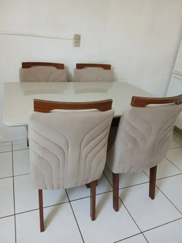 Mesa de 4 cadeiras