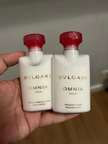 Kit Travel Size Hidratante Facial e Hidratante Corporal Omnia Coral da Bvulgari