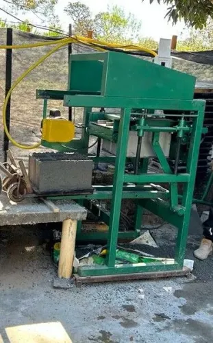 Máquina de fazer tijolos e canaletas 