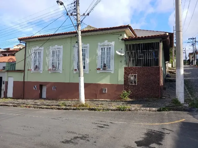 Vendo excelente residência próximo ao centro de Valença-RJ