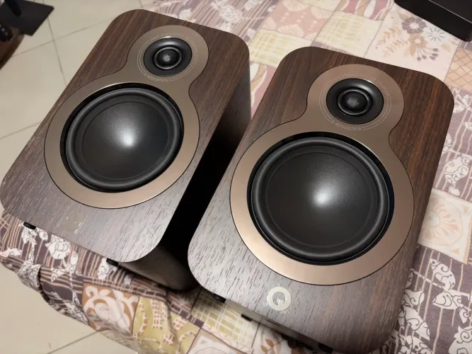 Q Acoustics 3020c Walnut Caixas de Som Passivas