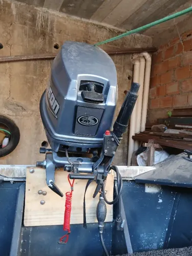 Barco, motor e carretinha
