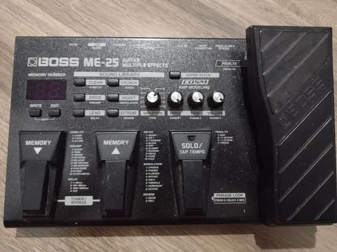 Pedaleira / Pedal de efeitos Boss ME-25 para Guitarra